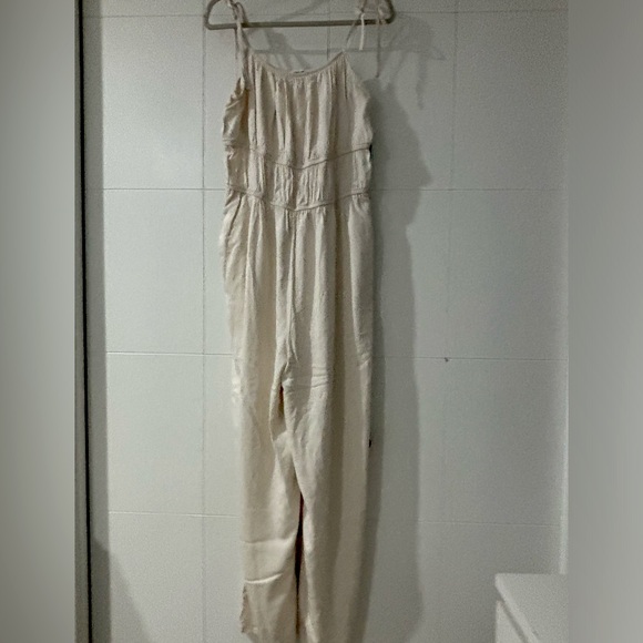 And now this jumpsuit - Picture 1 of 7